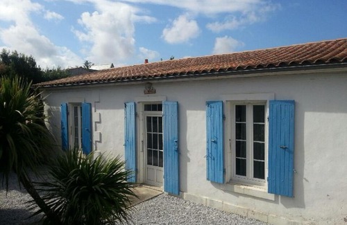 Angoulins House | Inviting Angoulins Retreat with Pool, Steps from the Beach