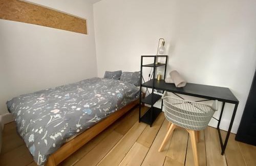 Quartier Saint-Clement - Jardin des Plantes Apartment | Discover Comfort at Maison 43: Family-Friendly Retreat