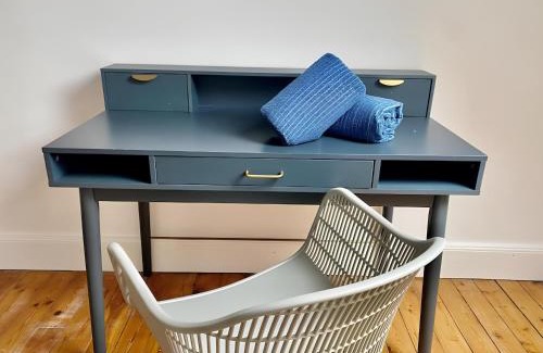 Quartier Saint-Clement - Jardin des Plantes Apartment | Discover Comfort at Maison 43: Family-Friendly Retreat
