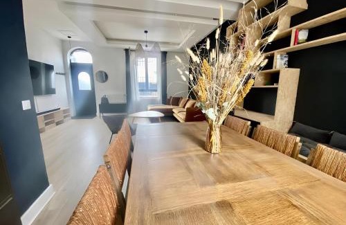 Quartier Saint-Clement - Jardin des Plantes Apartment | Discover Comfort at Maison 43: Family-Friendly Retreat