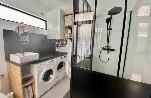 Quartier Saint-Clement - Jardin des Plantes Apartment | Discover Comfort at Maison 43: Family-Friendly Retreat