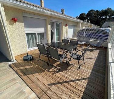 Soulac-sur-Mer House | Pet-Friendly Maison with Ocean View in Soulac