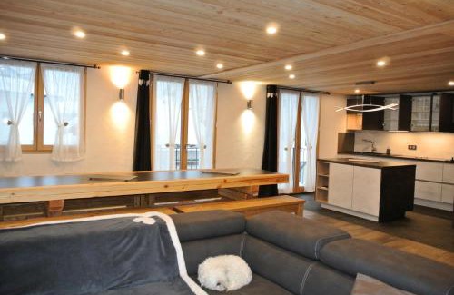 Bessans Apartment | Maison for 12: Pet-Friendly Stay Near Ski Slopes, Rated 9.5