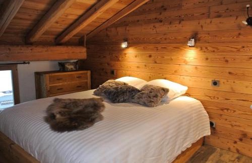 Bessans Apartment | Maison for 12: Pet-Friendly Stay Near Ski Slopes, Rated 9.5