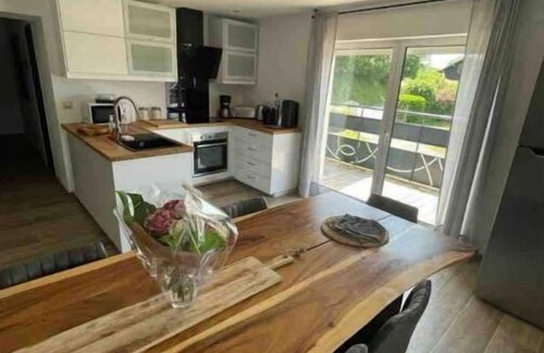La Bauche House | Maison 8: Family-Friendly Retreat with Spa and Hot Tub