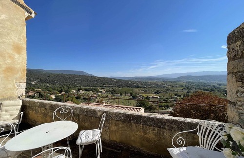Saint-Saturnin-les-Apt Apartment | Unique Maison Atypique in Saint Saturnin Lès Apt Village