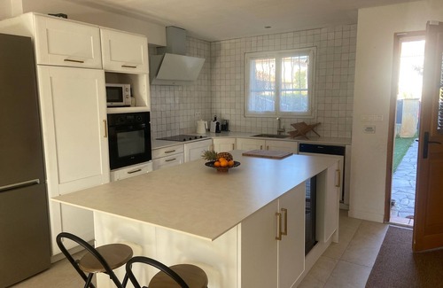 Fourques House | Discover Maison Accueillante Near Scenic Hiking Trails