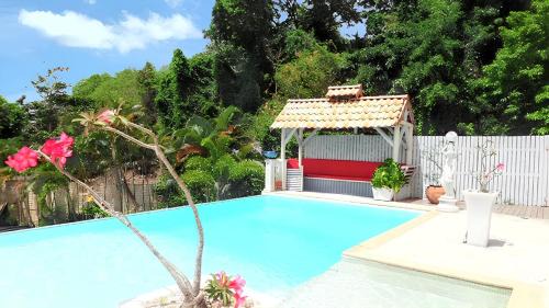 Tartane House | Cozy Maison with Pool & Garden, 2 km from the Beach