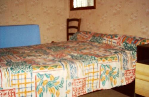 Landos House | Cozy 2-Bedroom Retreat with WiFi in Landos