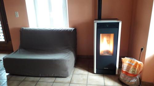 Landos House | Cozy 2-Bedroom Retreat with WiFi in Landos