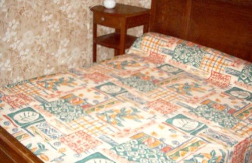 Landos House | Cozy 2-Bedroom Retreat with WiFi in Landos