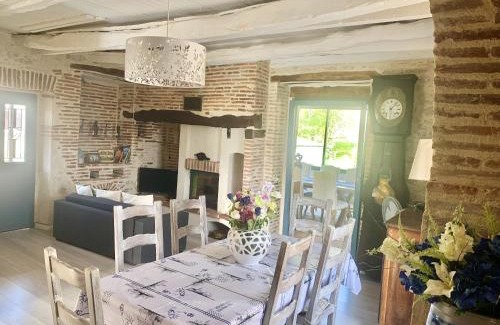 Saint-Gery House | Cozy 2-Bedroom Retreat with Pool and Garden in Saint Gery