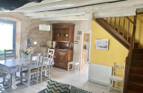 Saint-Gery House | Cozy 2-Bedroom Retreat with Pool and Garden in Saint Gery