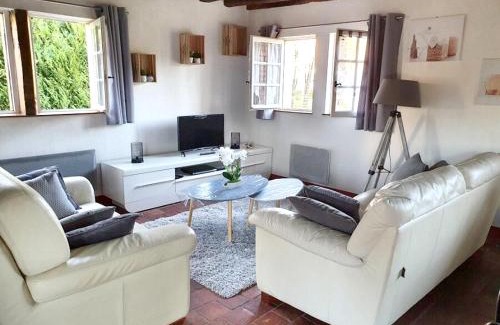 Salbris House | Cozy 3-Bedroom Retreat with Garden and WiFi in Salbris
