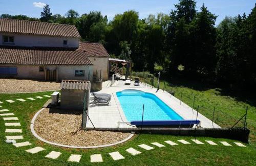 Chalandray House | Maison accueillante avec piscine à Chalandray