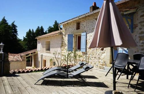 Chalandray House | Maison accueillante avec piscine à Chalandray