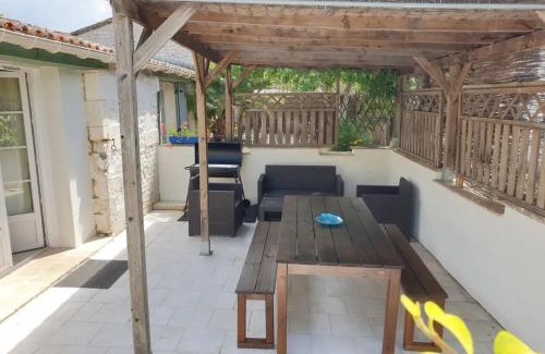 Meursac House | Inviting 3-Bedroom Retreat with Pool, Spa & Garden in Meursac
