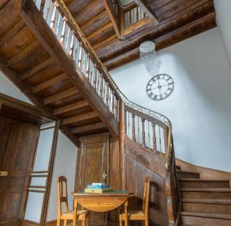 Mouterre-Silly House | Inviting Maison de 5 Chambres with Private Garden and WiFi