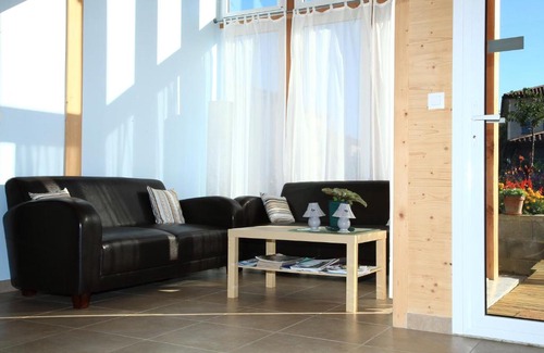 Rillieux-la-Pape House | Experience Oceanfront Bliss at Maison Addama - Rated 9/10