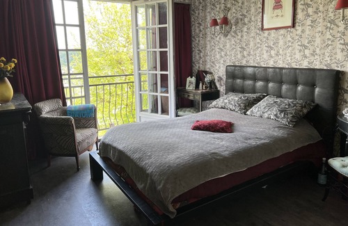 Villebon-sur-Yvette House | Scenic Maison Agréable with Forest Views & Family Amenities