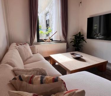 Laken House | Maison Ameluan
