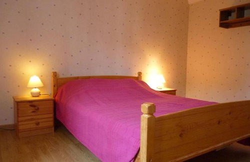 Beny-sur-Mer House | Renovated Maison for 5: Perfect for Families and Pets