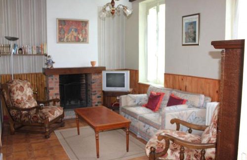 Neung-sur-Beuvron House | Family-Friendly Getaway at Les Alouettes Hotel in France