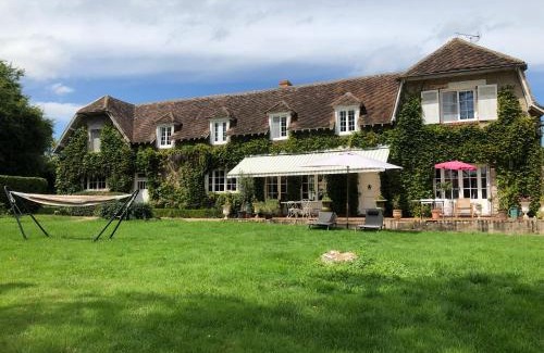 Montcresson Bed & Breakfast | Scenic Maison Angulus Ridet: Oceanfront Family Retreat