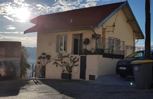 Saint Philippe Apartment | Discover Family-Friendly Maison / Appart Le PIOL - Rated 9.5