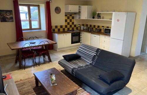 Sassenage House | Cozy Maison-Apt 60m² near Grenoble with Lake View & Spa