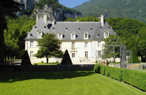 Sassenage House | Cozy Maison-Apt 60m² near Grenoble with Lake View & Spa