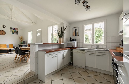 Merignac House | Top-Rated Maison Arcachonnaise with Spa and Breakfast Options