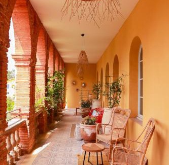 Verdun-sur-Garonne Bed & Breakfast | Oceanfront Haven at Maison Arcades - Rated 9.3/10!