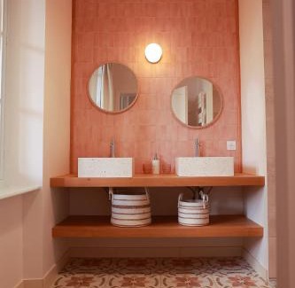 Verdun-sur-Garonne Bed & Breakfast | Oceanfront Haven at Maison Arcades - Rated 9.3/10!