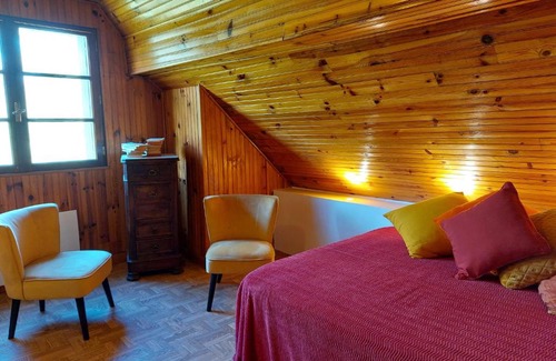 Audressein House | Tranquil Maison au Bord de l'Eau: Family-Friendly Oasis