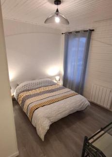 Vertaizon House | Peaceful Maison with Terrace & Family-Friendly Amenities