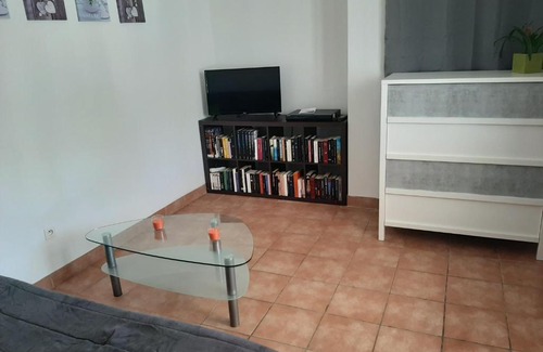 Chambray-les-Tours House | Peaceful Retreat for 6 with Pet-Friendly Amenities