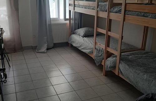 Chambray-les-Tours House | Peaceful Retreat for 6 with Pet-Friendly Amenities
