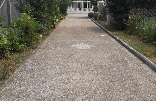 Chambray-les-Tours House | Peaceful Retreat for 6 with Pet-Friendly Amenities