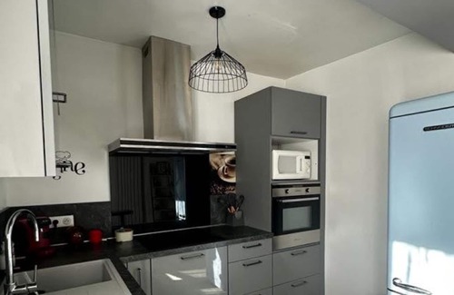 Poligny House | Family-Friendly Retreat for Pets with Pool and Kitchen