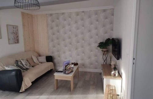 Poligny House | Family-Friendly Retreat for Pets with Pool and Kitchen
