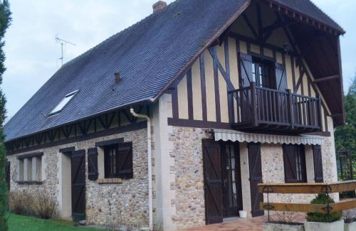 Saint-Pierre-de-Bailleul House | Tranquil Country Retreat with Family-Friendly Amenities