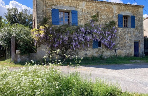 Saint-Vincent-de-Pertignas House | Charming Maison au Milieu des Vignes Near Saint Emilion