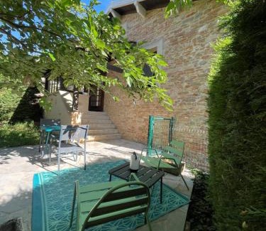 Solutre-Pouilly House | Charming Stay at Maison au Pied de la Roche - 8.4/10 Rated