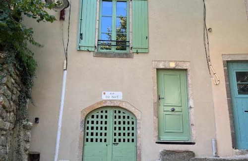 Champeix House | Family-Friendly Stay at Maison au Pied du Château