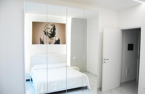 Desenzano del Garda House | Experience Maison Audrey: Oceanfront Bliss with 10/10 Ratings