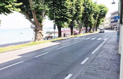 Desenzano del Garda House | Experience Maison Audrey: Oceanfront Bliss with 10/10 Ratings
