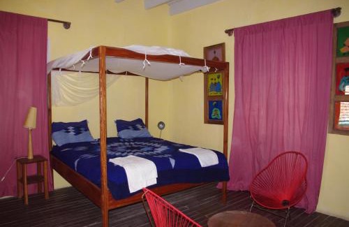 Dakar House | Charming Maison Augustin LY: Oceanfront Getaway Awaits