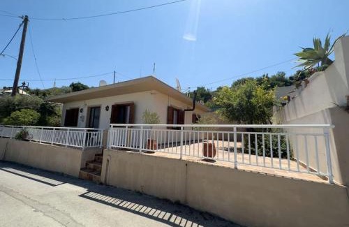 Kritinia House | Authentic Maison with Spacious Terrace & 9.7/10 Rating