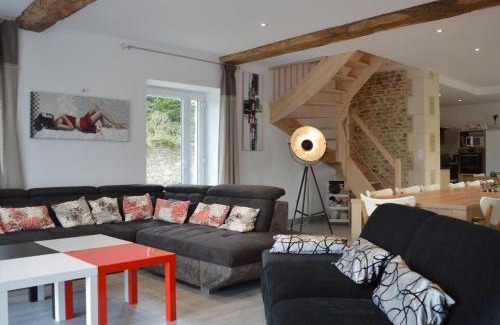 Le Cercueil House | Family-Friendly Gîte Le Cercueil: Ideal for 15 Guests